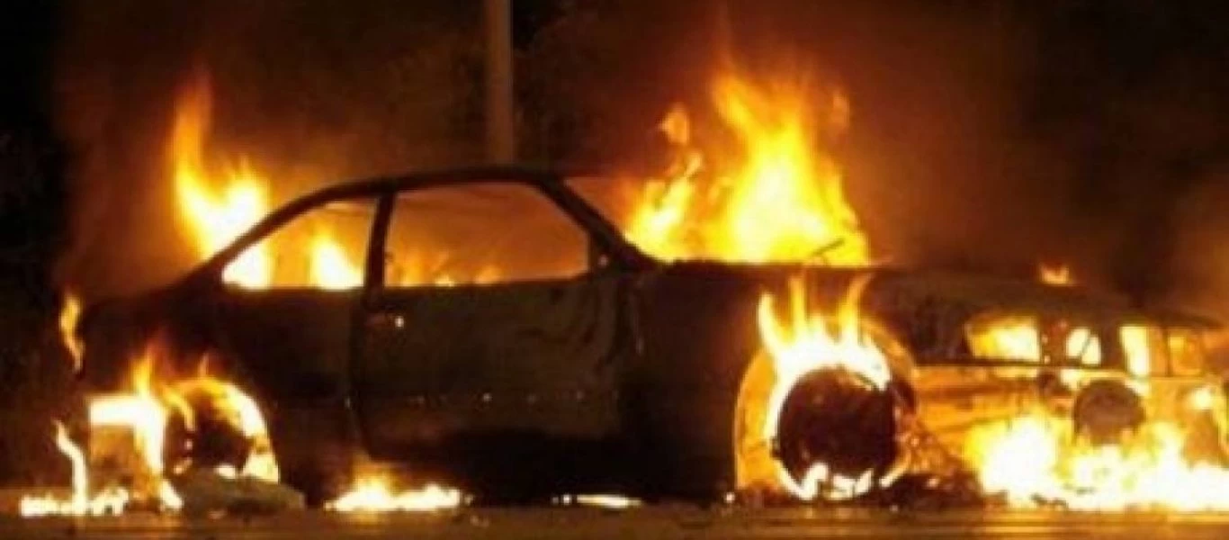 Μπαράζ εμπρησμών ΙΧ σε Αθήνα και Θεσσαλονίκη